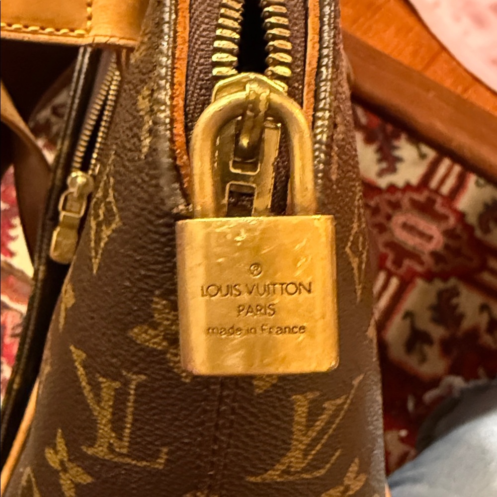 Louis Vuitton Arch-Shaped Monogram Brown Shoulder Bag - Picture 7 of 8